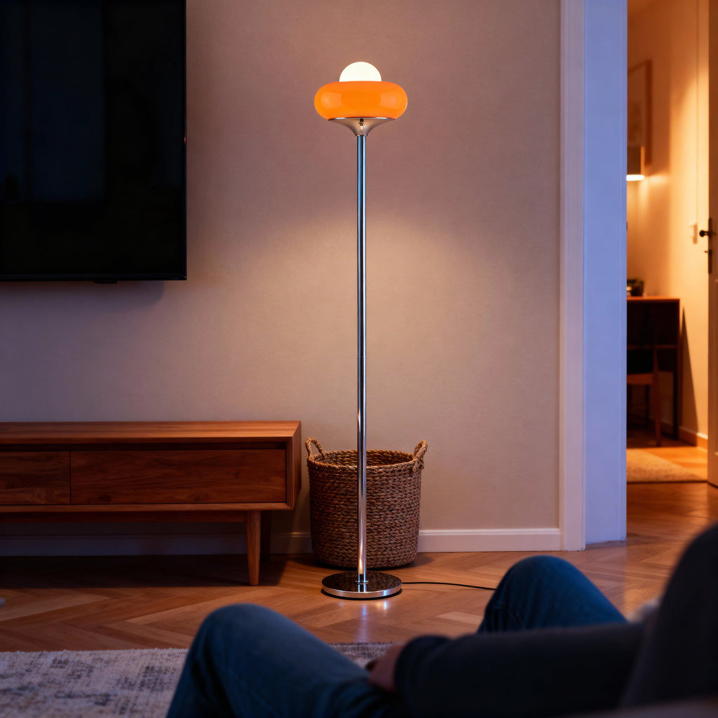 NovaLumen Stilvolle moderne Stehlampe aus Glas mit warmem Ambiente