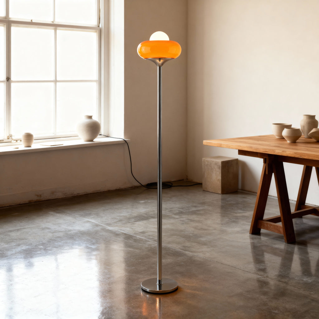 NovaLumen Stilvolle moderne Stehlampe aus Glas mit warmem Ambiente