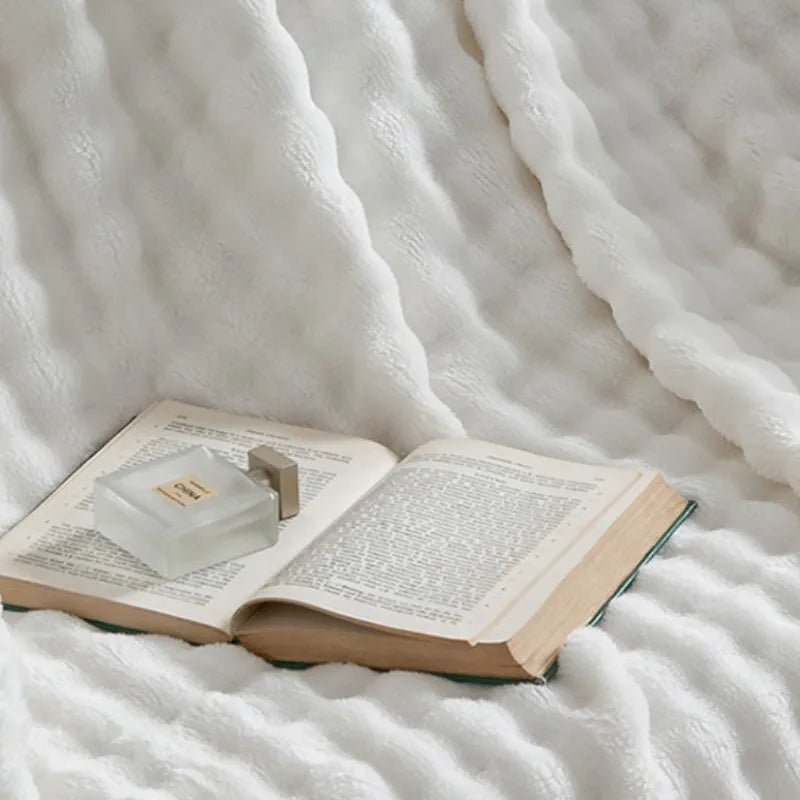 CozyNest 3D plyšová deka s bublinkovým vzorem pro všechny roční období doma