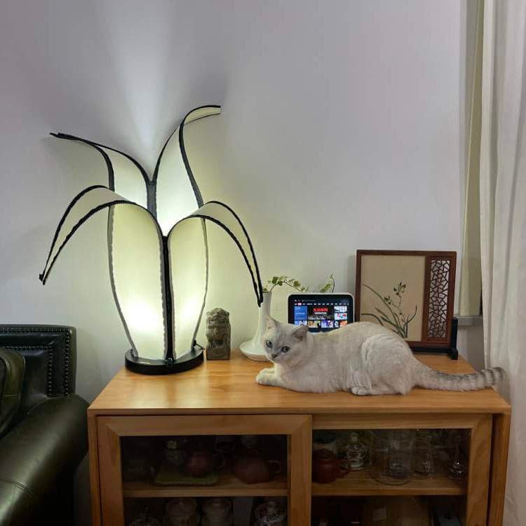 Lampa stołowa LumiBan w kształcie banana z miękkim, ciepłym światłem
