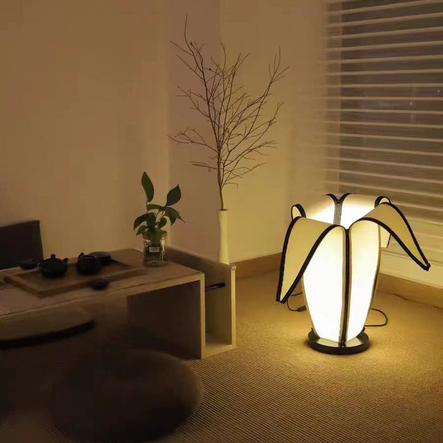 Lampa stołowa LumiBan w kształcie banana z miękkim, ciepłym światłem