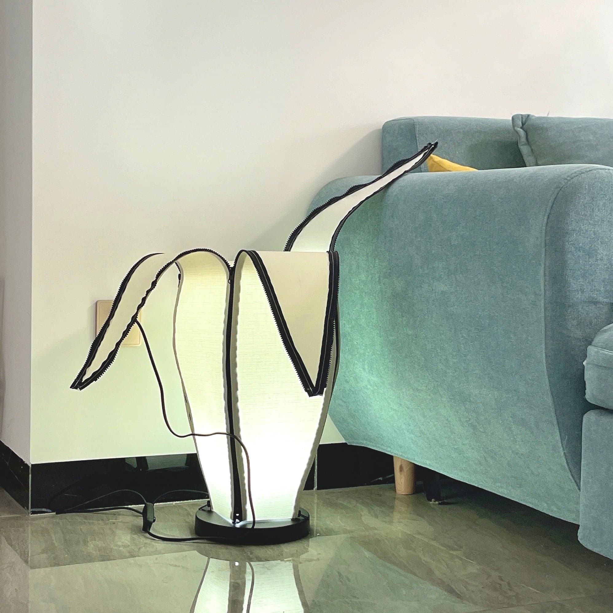 Lampa stołowa LumiBan w kształcie banana z miękkim, ciepłym światłem