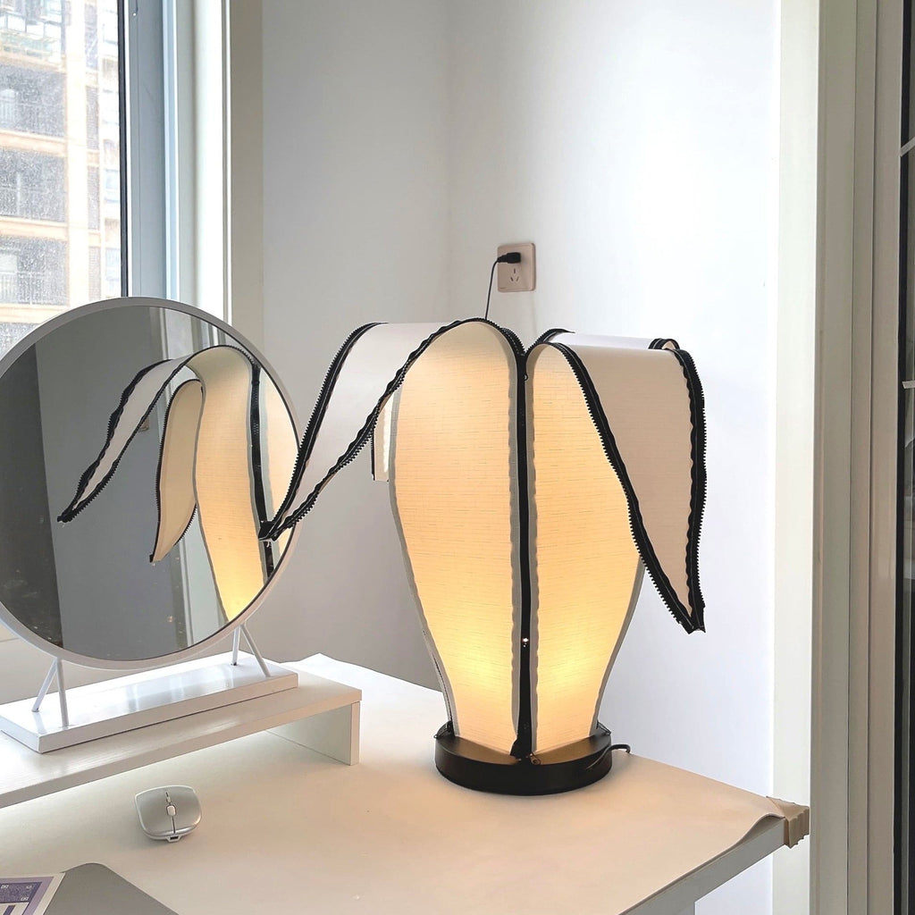 Lampa stołowa LumiBan w kształcie banana z miękkim, ciepłym światłem