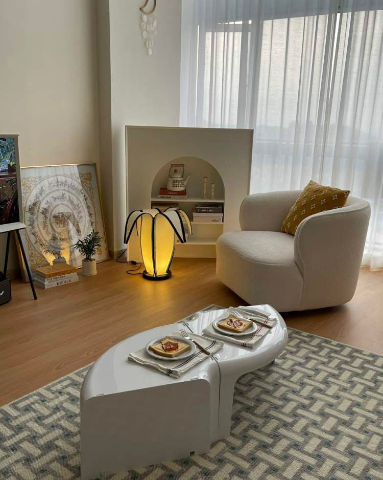 Lampa stołowa LumiBan w kształcie banana z miękkim, ciepłym światłem