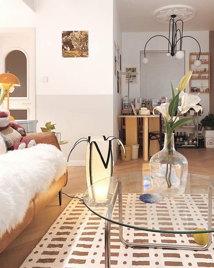 Lampa stołowa LumiBan w kształcie banana z miękkim, ciepłym światłem