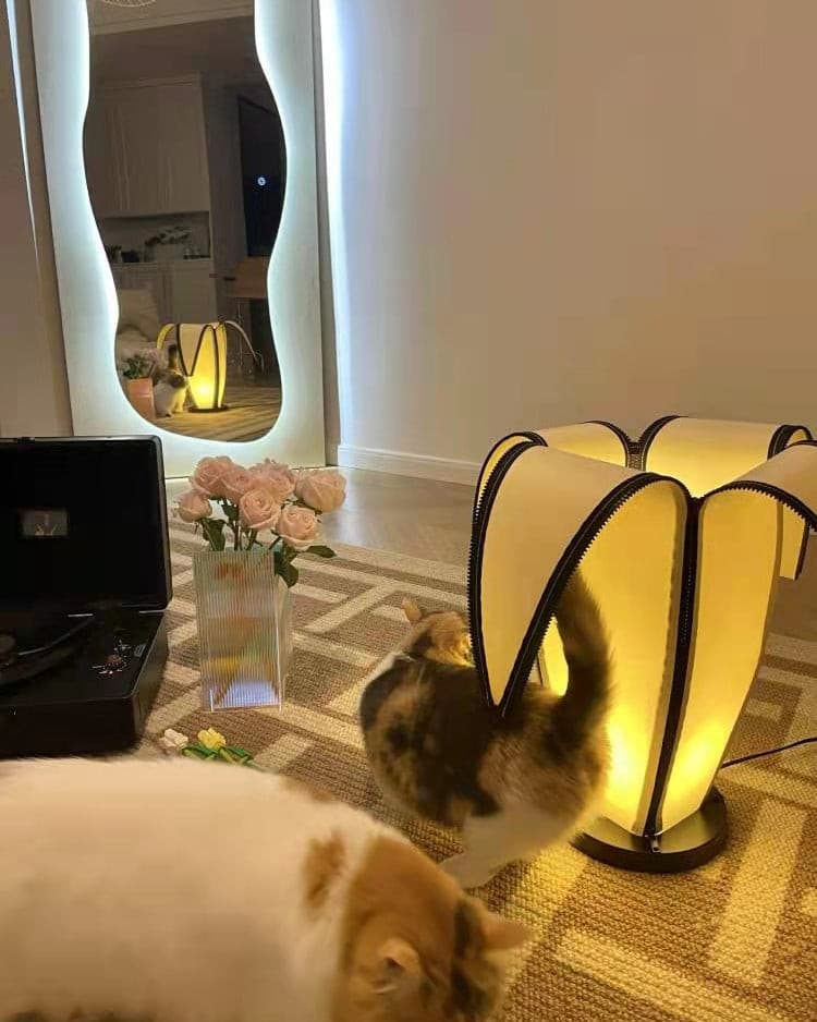Lampa stołowa LumiBan w kształcie banana z miękkim, ciepłym światłem