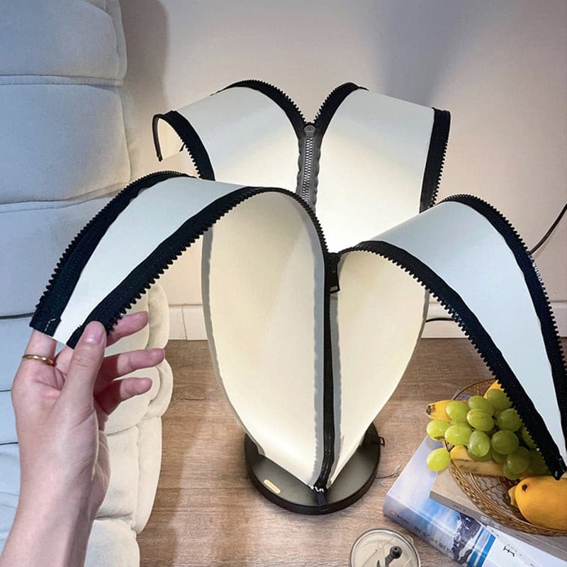 Lampa stołowa LumiBan w kształcie banana z miękkim, ciepłym światłem
