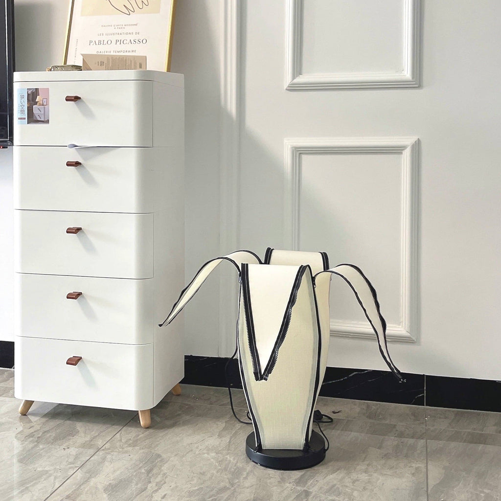 Lampa stołowa LumiBan w kształcie banana z miękkim, ciepłym światłem