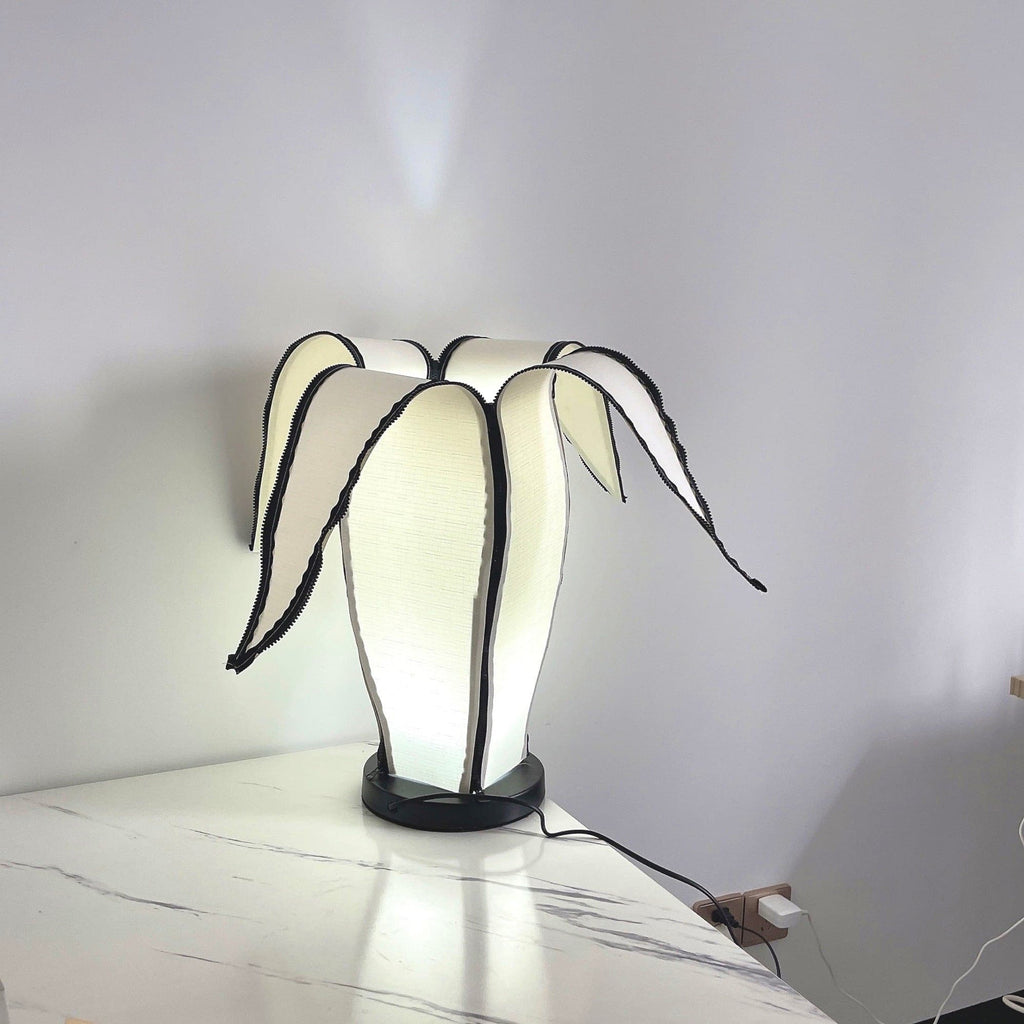 Lampa stołowa LumiBan w kształcie banana z miękkim, ciepłym światłem