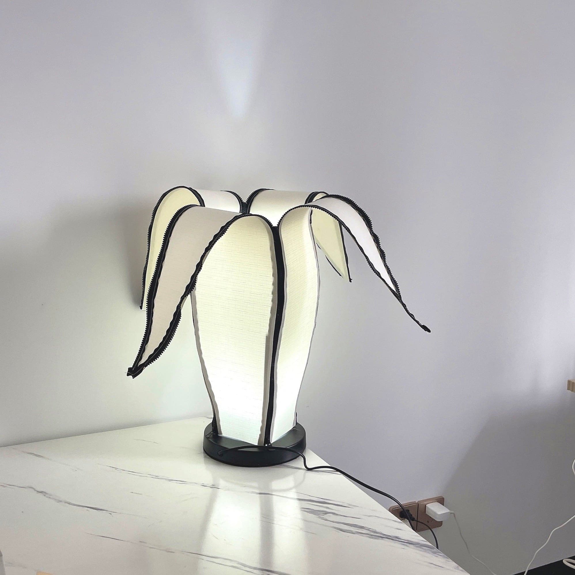 Lampa stołowa LumiBan w kształcie banana z miękkim, ciepłym światłem