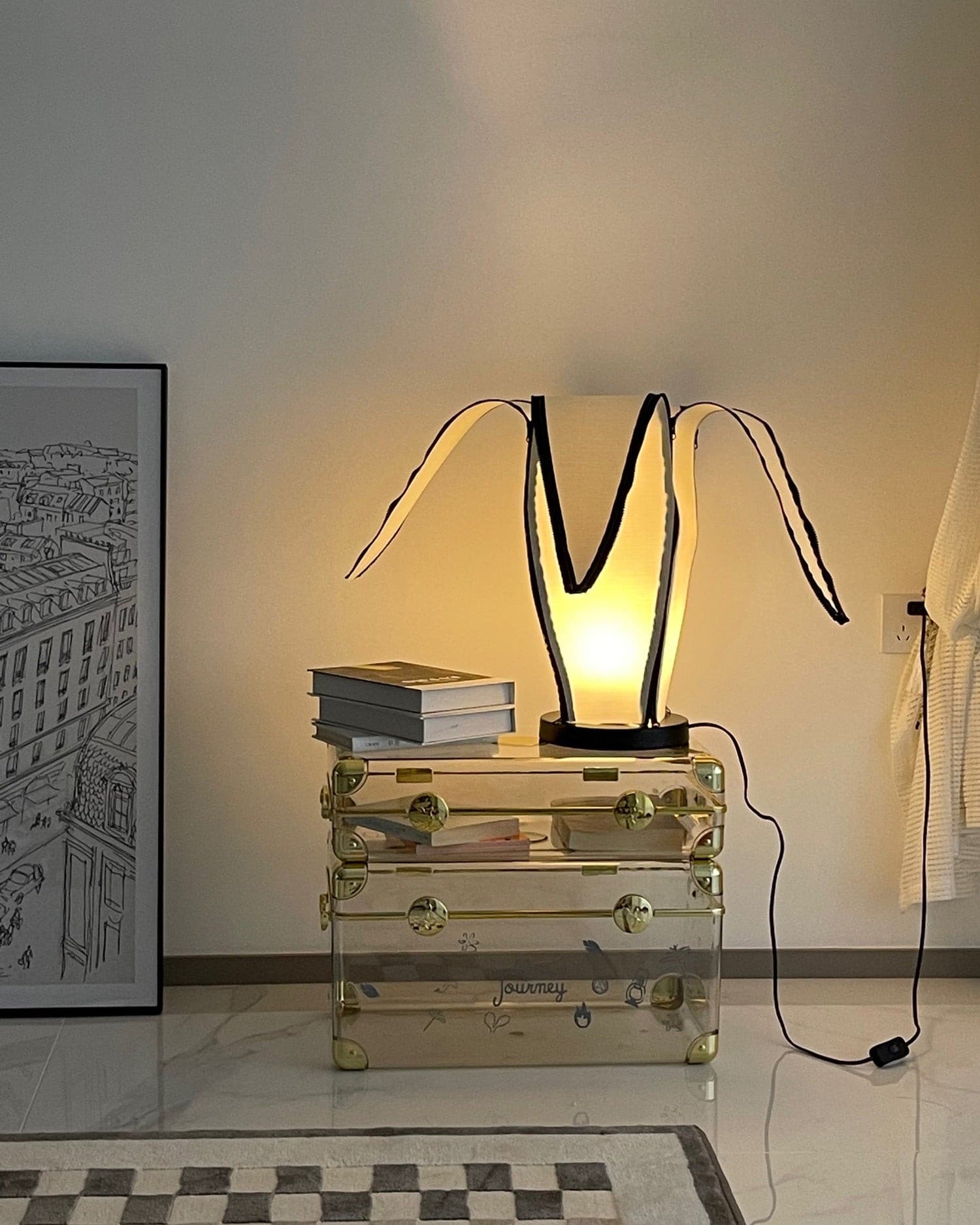 Lampa stołowa LumiBan w kształcie banana z miękkim, ciepłym światłem