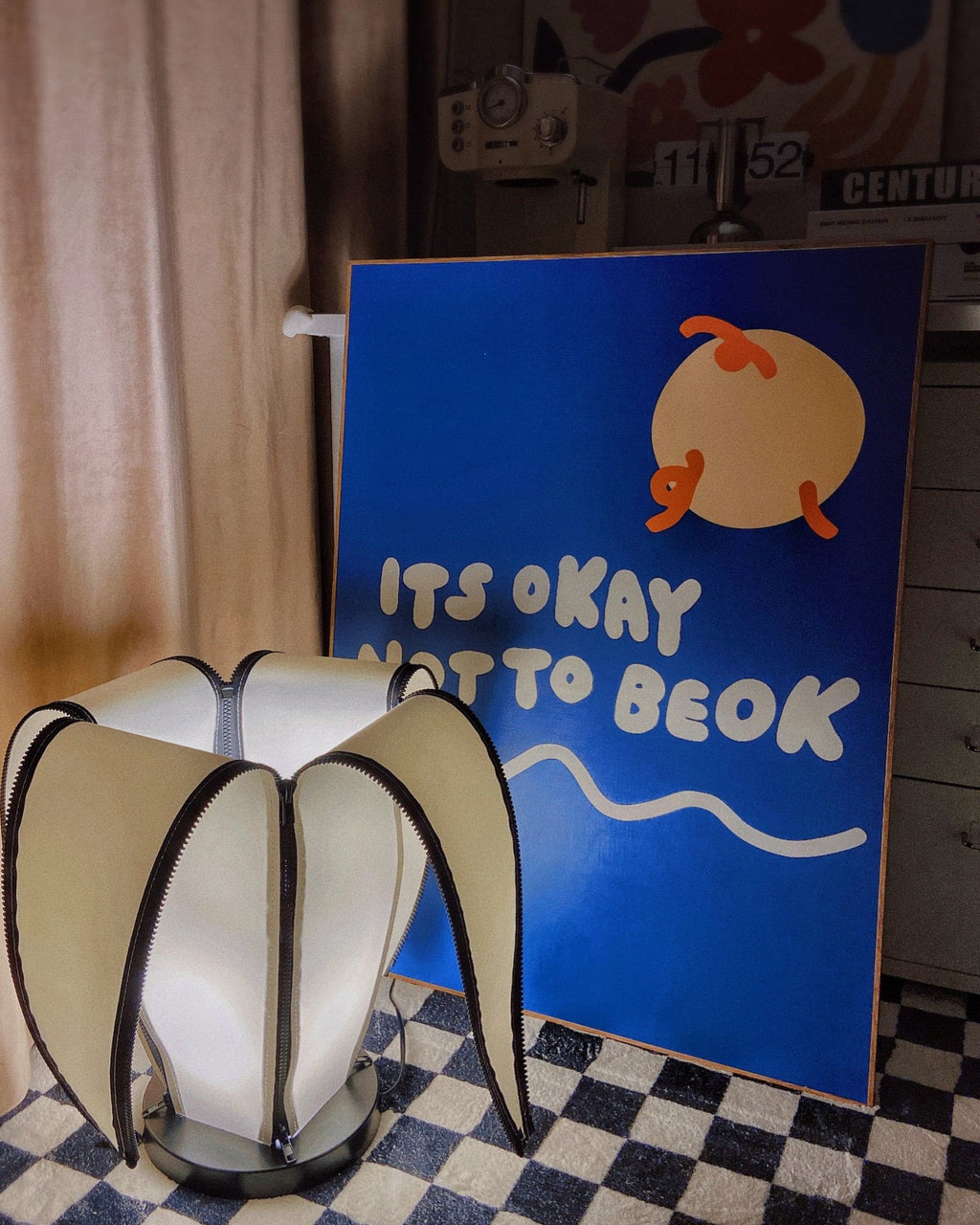 Lampa stołowa LumiBan w kształcie banana z miękkim, ciepłym światłem