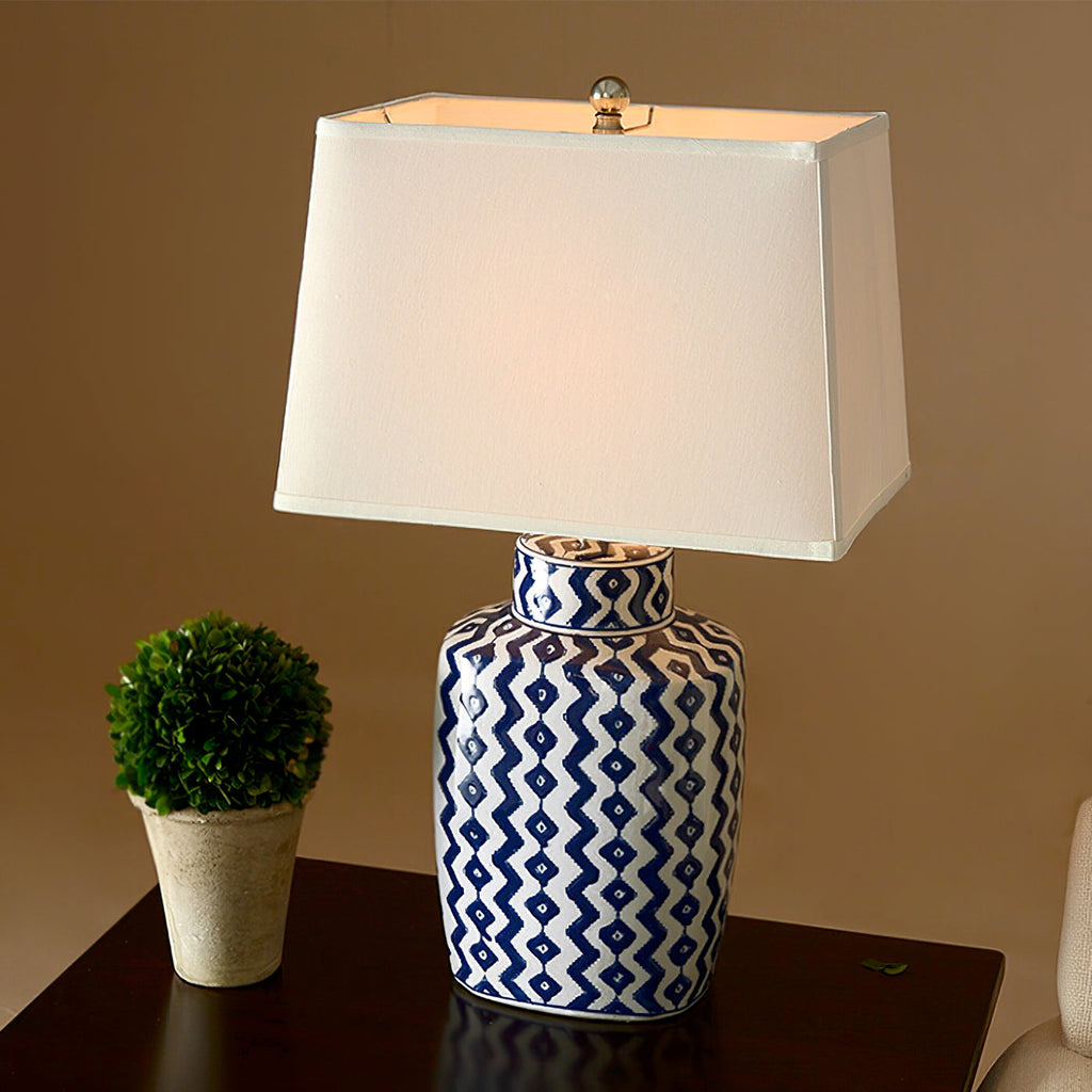 Astra blå og hvid porcelænsbordlampe med satin-nikkel finish