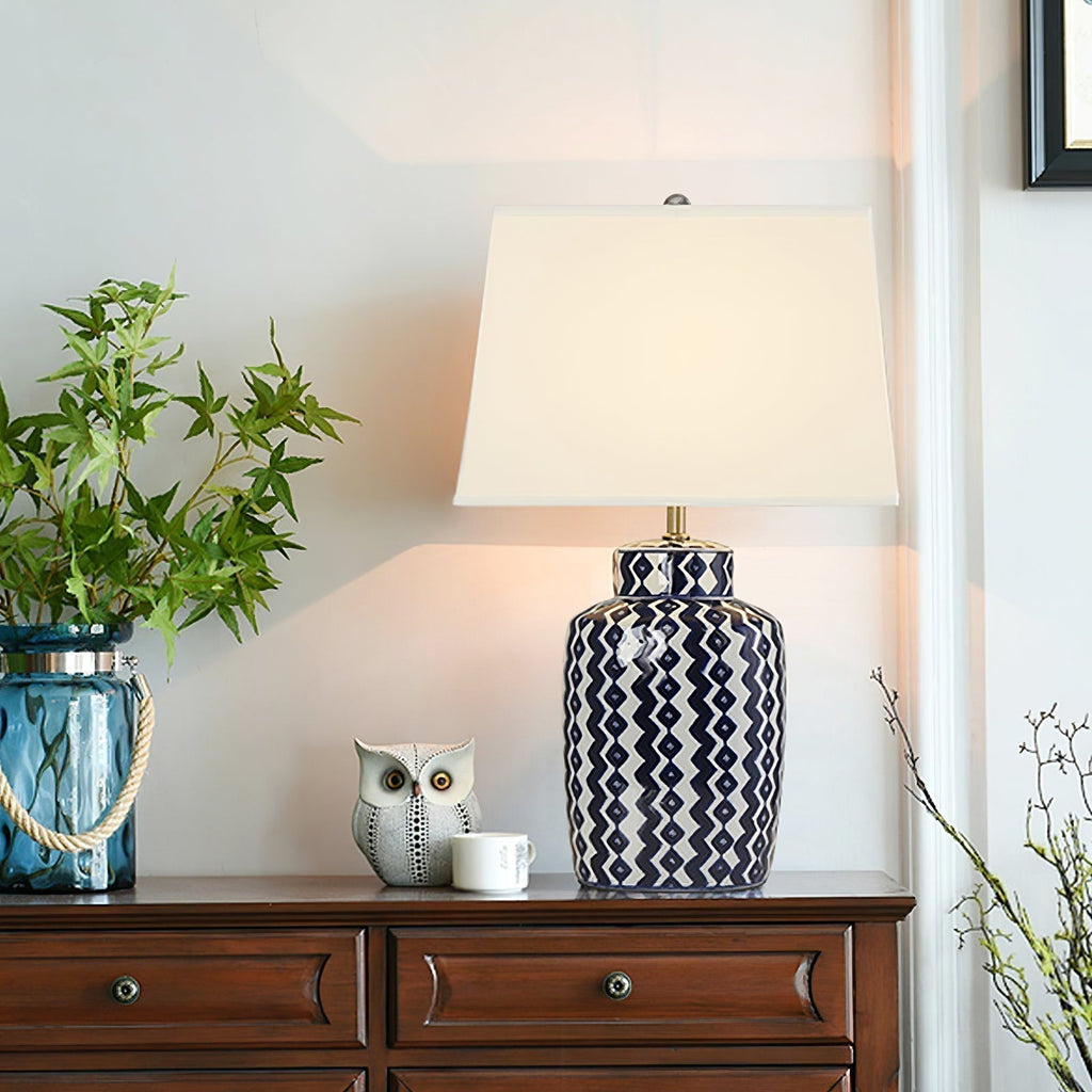 Astra blå og hvid porcelænsbordlampe med satin-nikkel finish