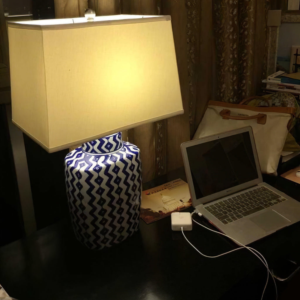 Astra blå og hvid porcelænsbordlampe med satin-nikkel finish