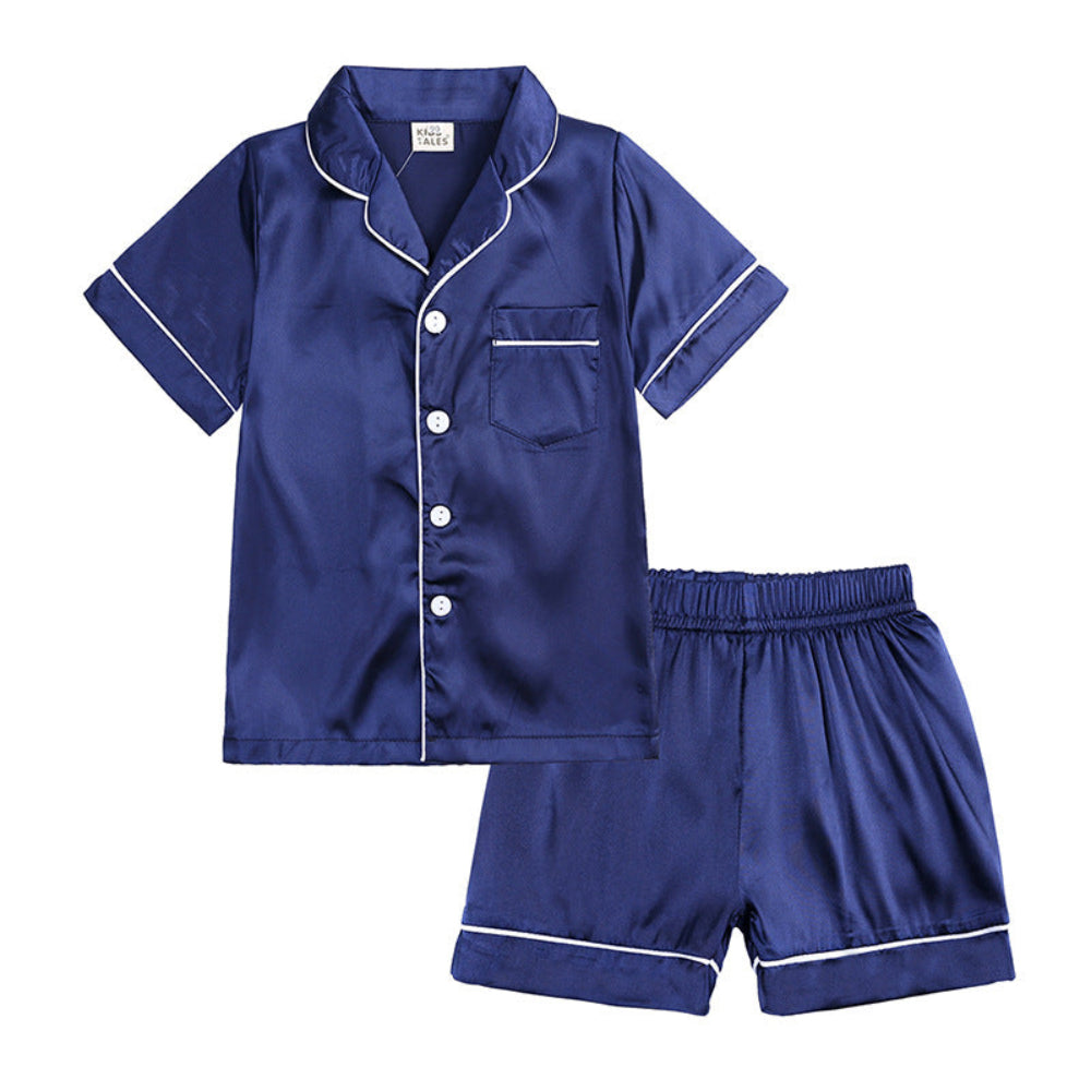 Conjunto de pijama para niños con botones en la parte superior y pantalones a juego