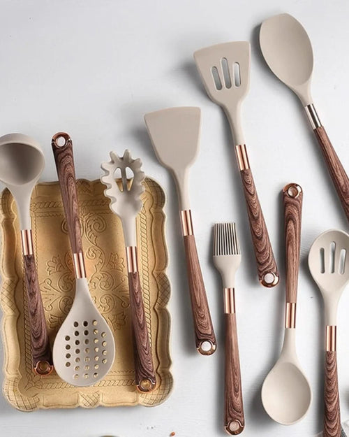 Aurelia Kitchen Elegantes Silikon-Küchenutensilien-Set mit Griffen in Holzoptik