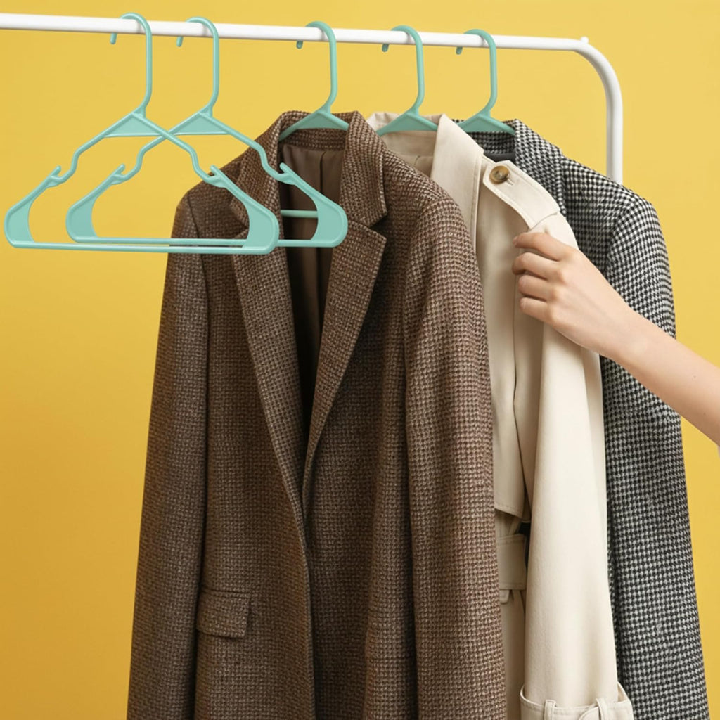 Slim Plastic Clothes Hangers Set For Heavy Duty Closet Organizer
