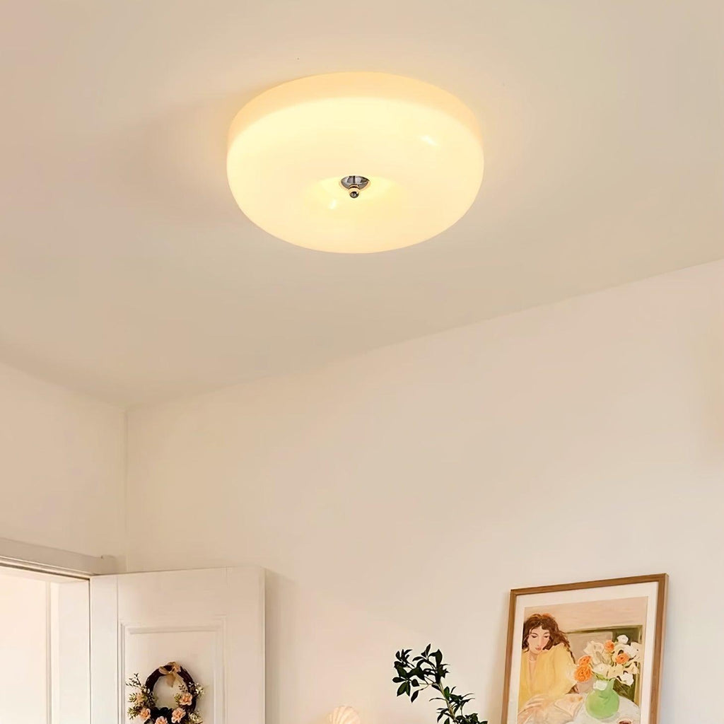 Lámpara de techo de vidrio lechoso color crema con acento plateado, regulable en blanco cálido