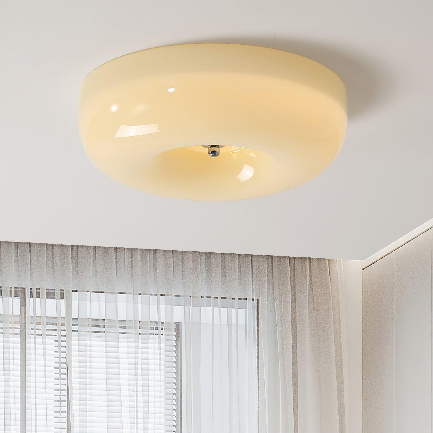Lámpara de techo de vidrio lechoso color crema con acento plateado, regulable en blanco cálido