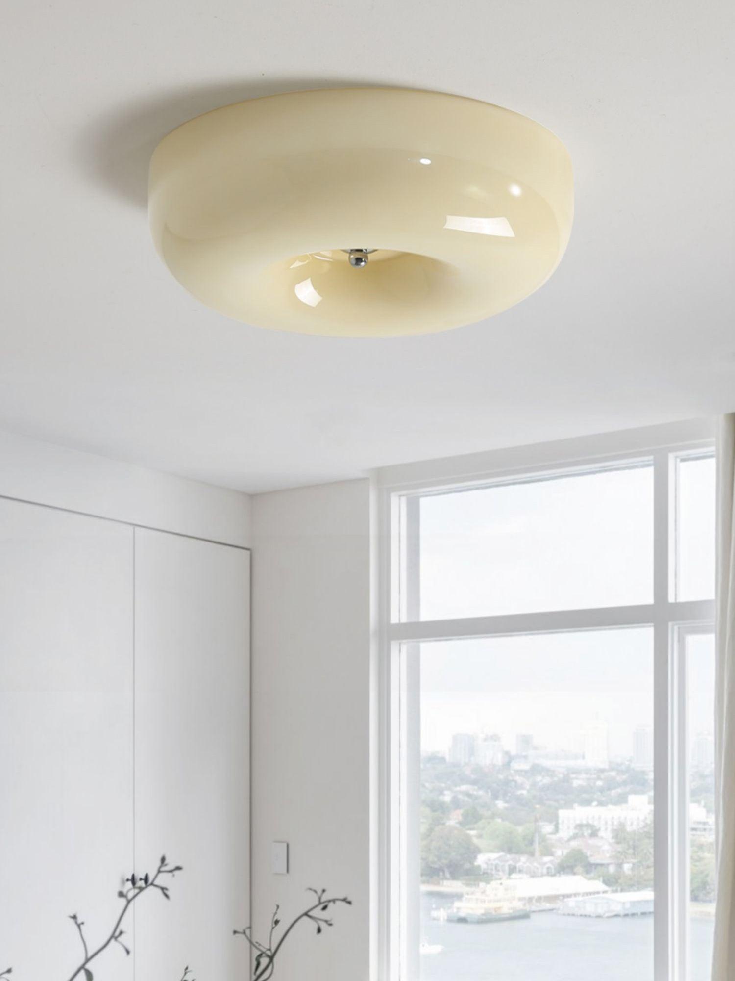 Lámpara de techo de vidrio lechoso color crema con acento plateado, regulable en blanco cálido