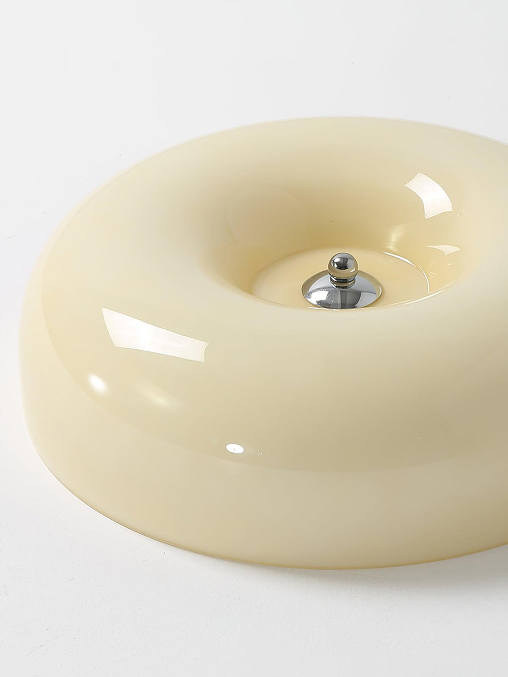 Lámpara de techo de vidrio lechoso color crema con acento plateado, regulable en blanco cálido