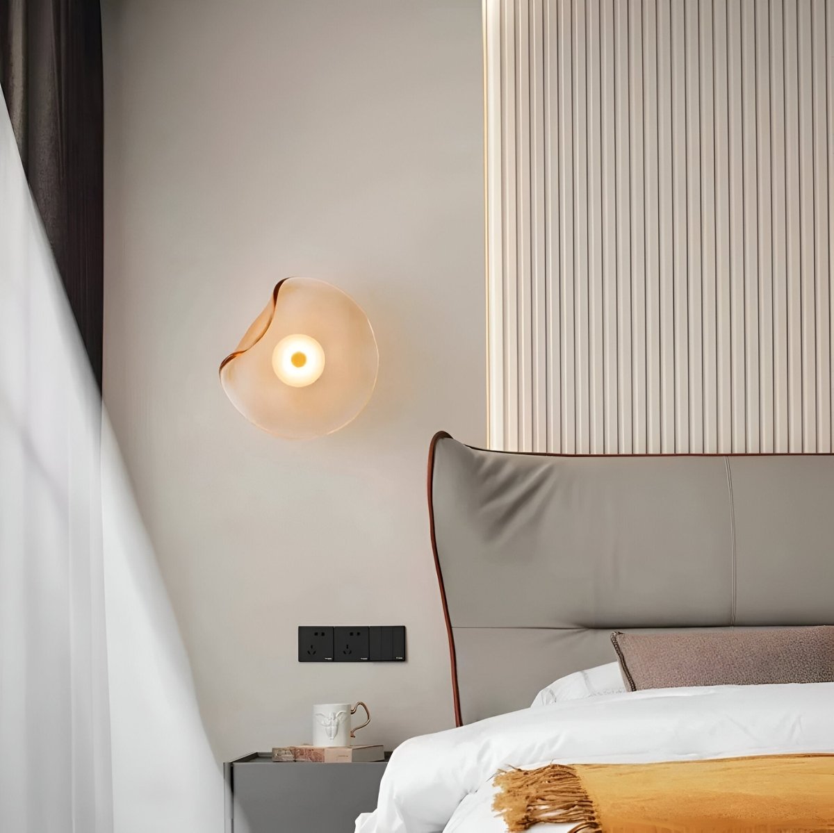 LED-Wandleuchte mit gebogenem Glas im Japandi-Stil, 1-flammige Leuchte | Rosalyssa