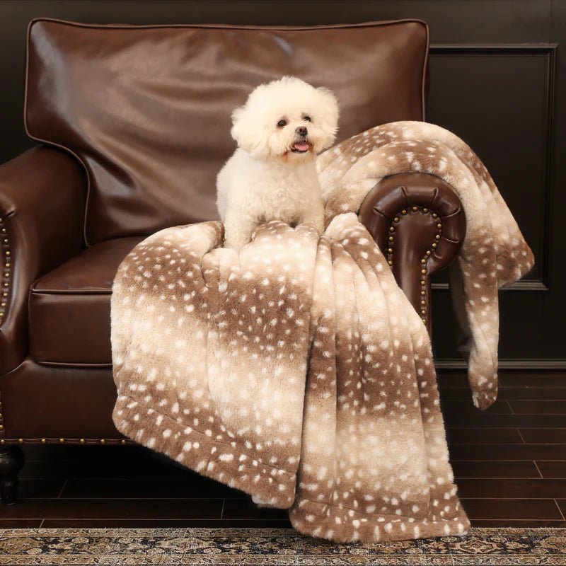 NatureNest Cozy Wild Fur Blanket With Deer Motif - Reversible Plush Comfort