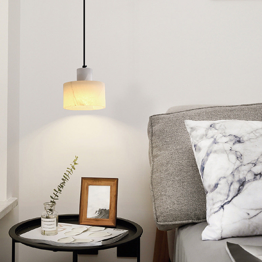 Lampada a sospensione in marmo bianco Nordin per interni scandinavi | Snurv