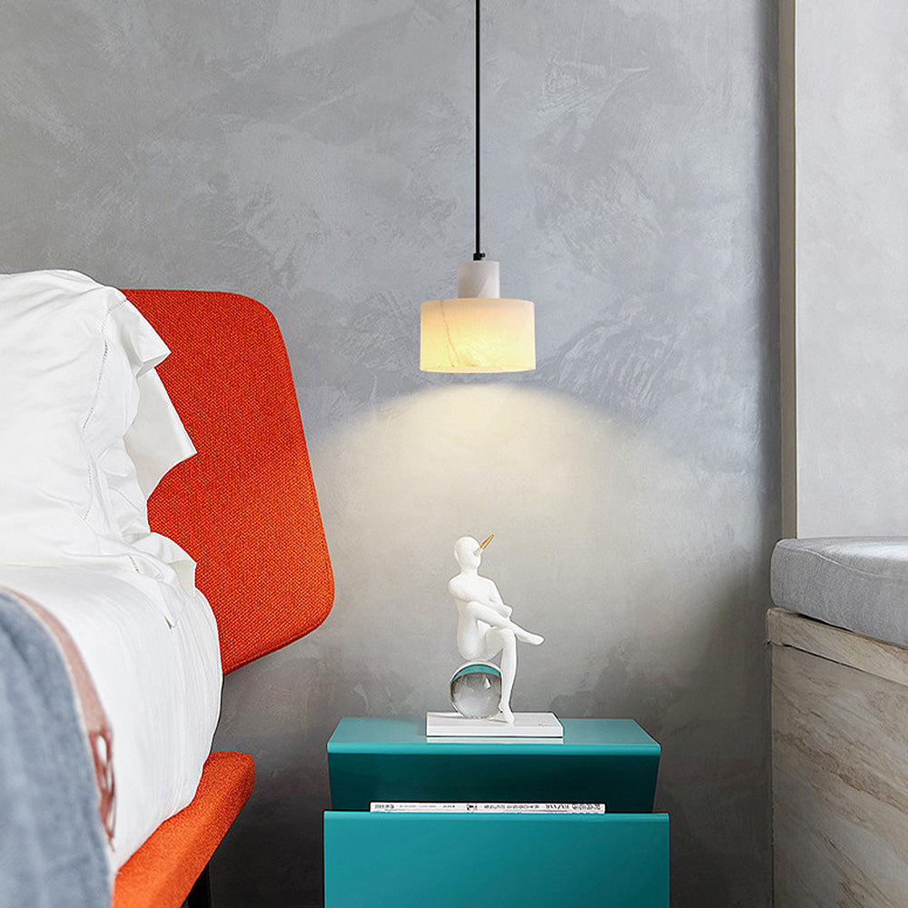 Lampada a sospensione in marmo bianco Nordin per interni scandinavi | Snurv