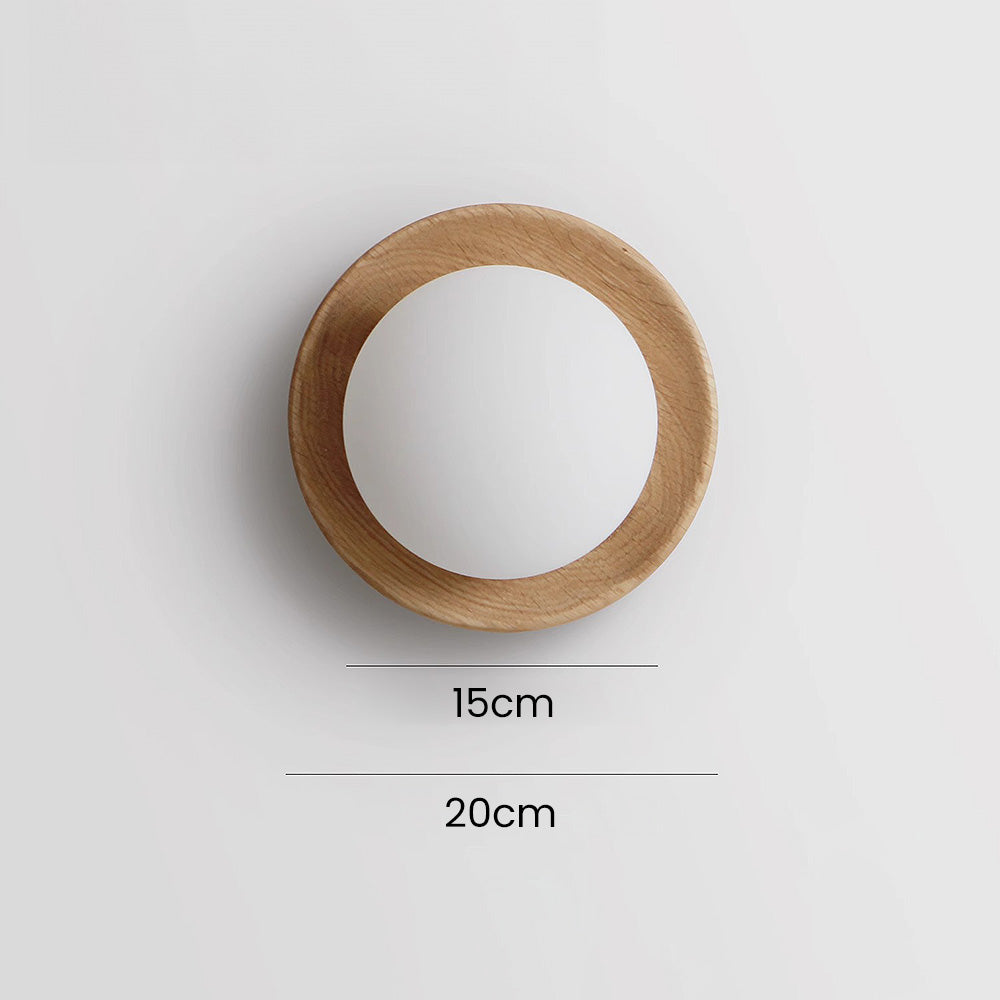 Minimalistyczna biała lampa ścienna z naturalnymi drewnianymi akcentami do każdego pomieszczenia