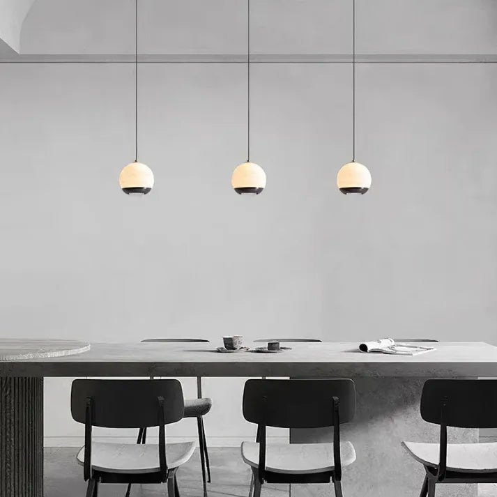 Lampa Solara z marmuru i alabastru w stylu skandynawskim | Snurv