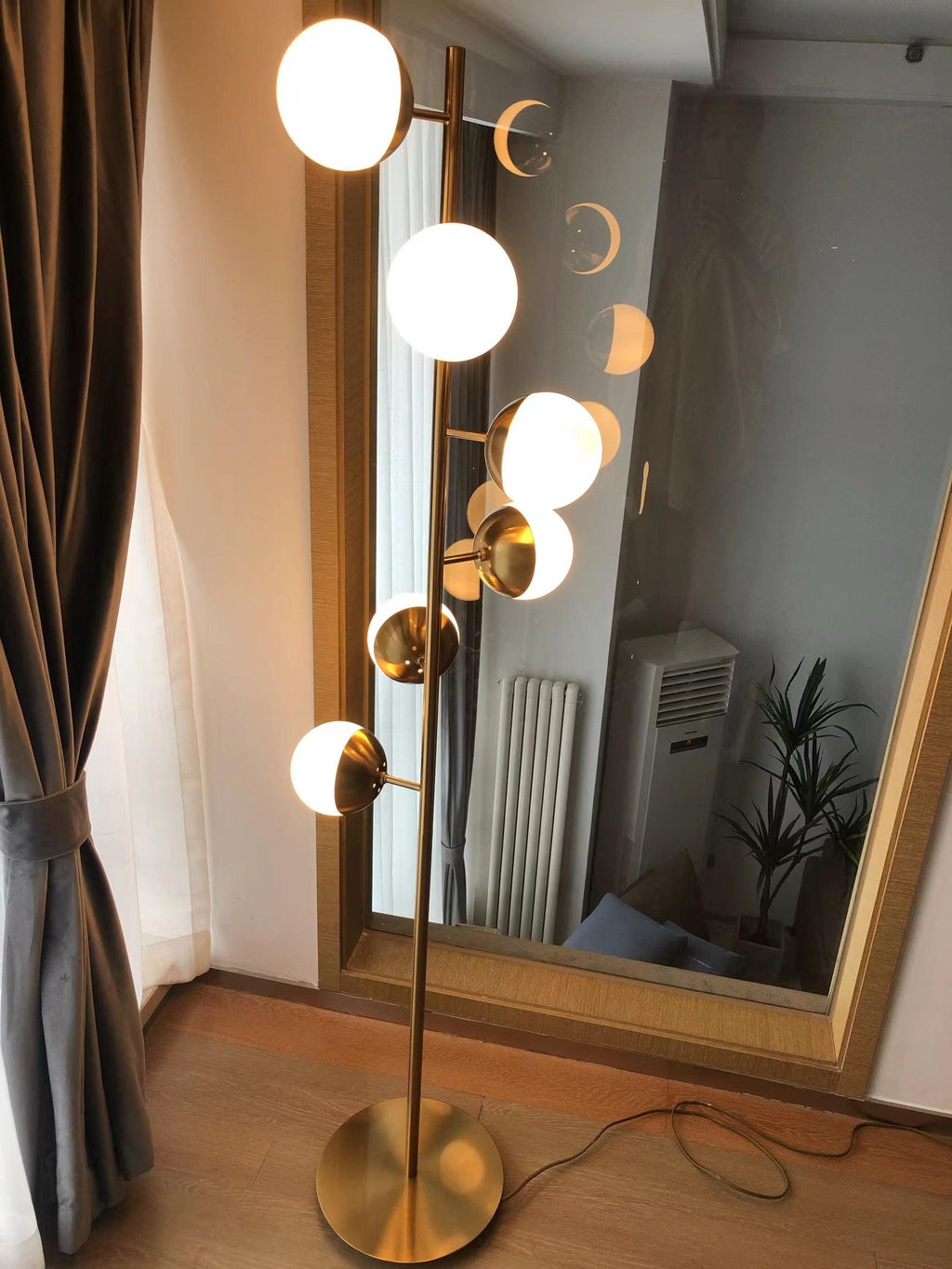 Elara LED Boom Lamp With Glass Orbs On Golden Pole | Snurv