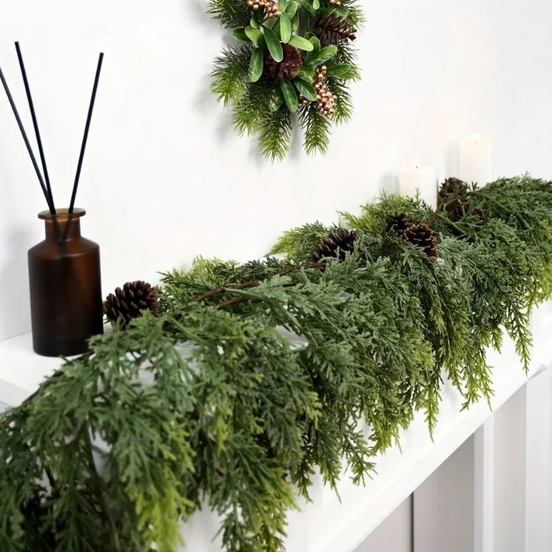CedarCraft Handgjord Julgirlang med Frodiga Cederkvistar