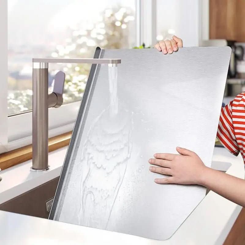 ApexSteel Pro Edelstahl-Schneidebrett mit rutschfester Unterseite und integriertem Rand