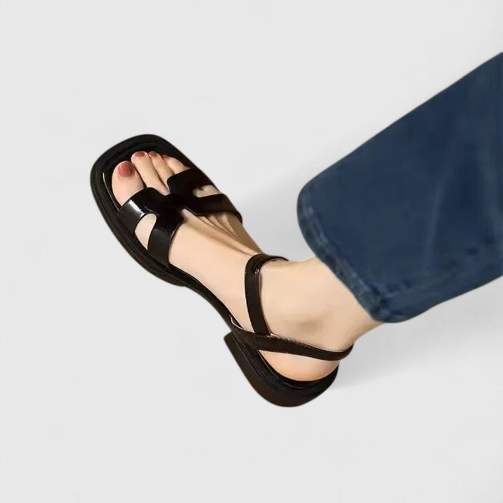 Platte sandalen met verstelbare enkelband voor comfortabel schoeisel | Rosalyssa