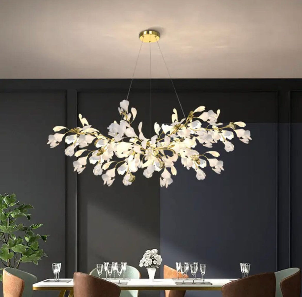 Aurelle Keramik-Blüten Kronleuchter mit satinierten Glasblüten und dimmbaren LED-Lampen