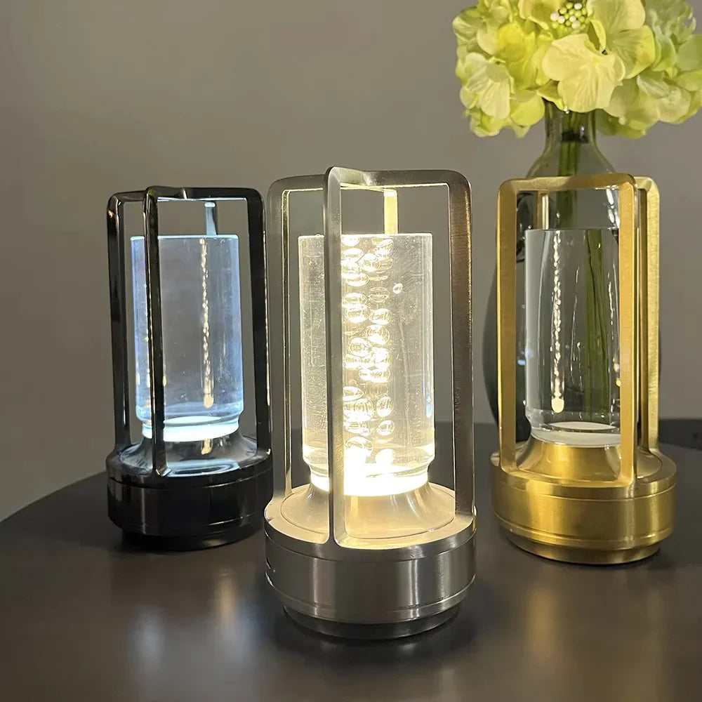 Bordlampe med varm LED-glød i metall-sylinderstil