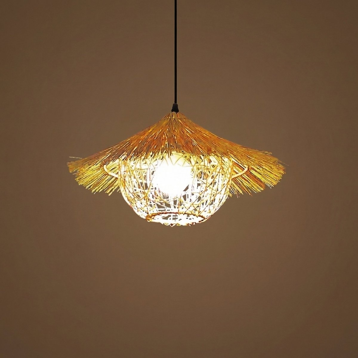 Lustre en bambou tissé à la main avec motifs à franges | Rosalyssa