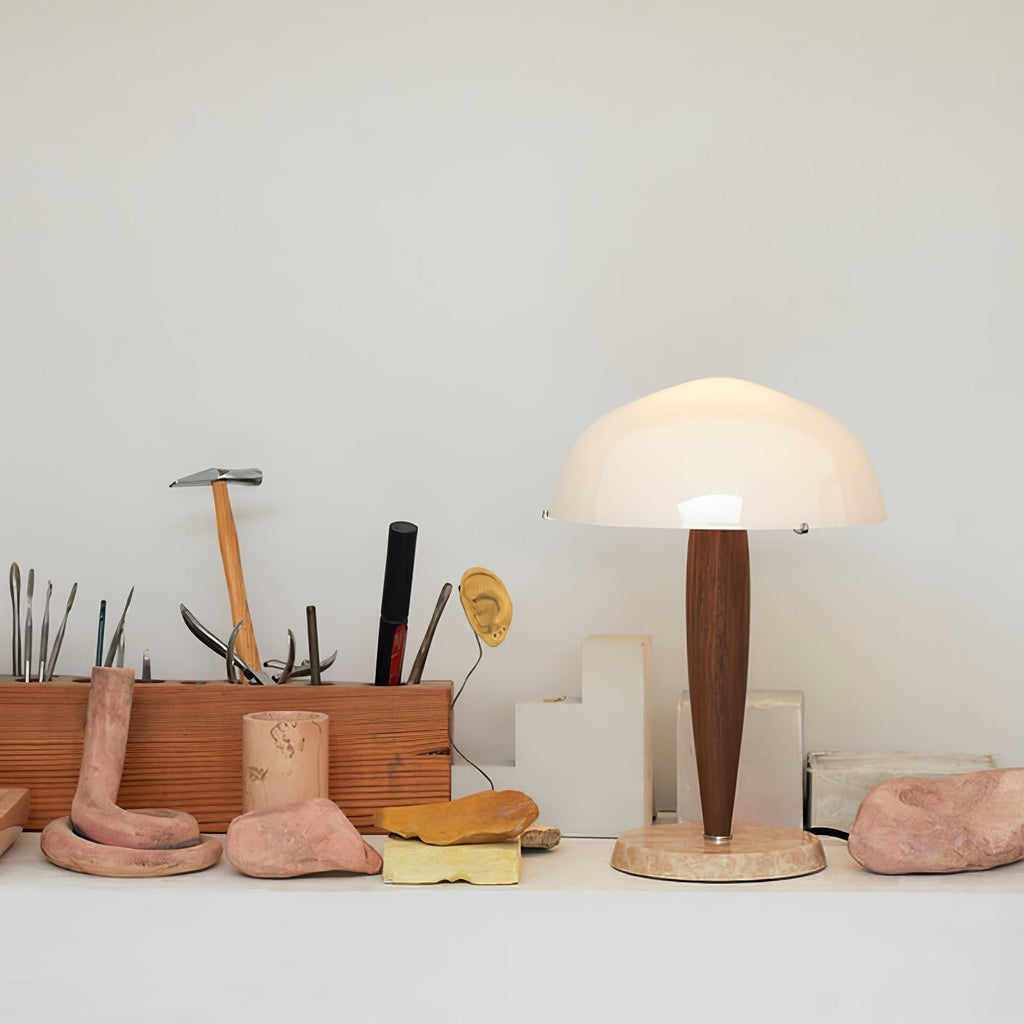 Lampa stołowa Quillhaven inspirowana literaturą, artystyczne oświetlenie