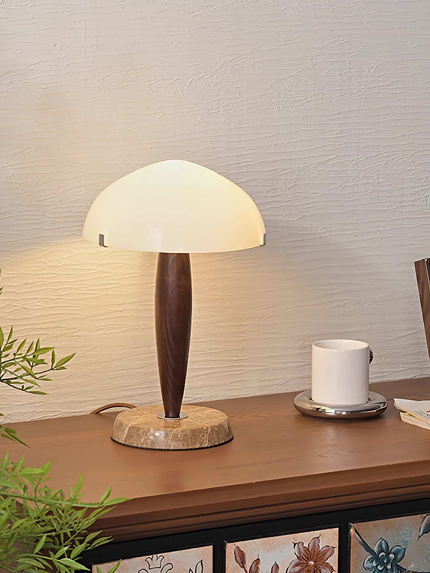 Lampa stołowa Quillhaven inspirowana literaturą, artystyczne oświetlenie