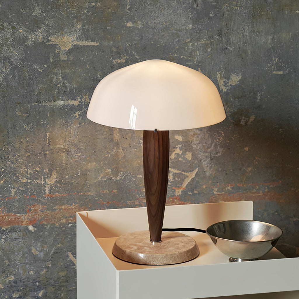 Lampa stołowa Quillhaven inspirowana literaturą, artystyczne oświetlenie