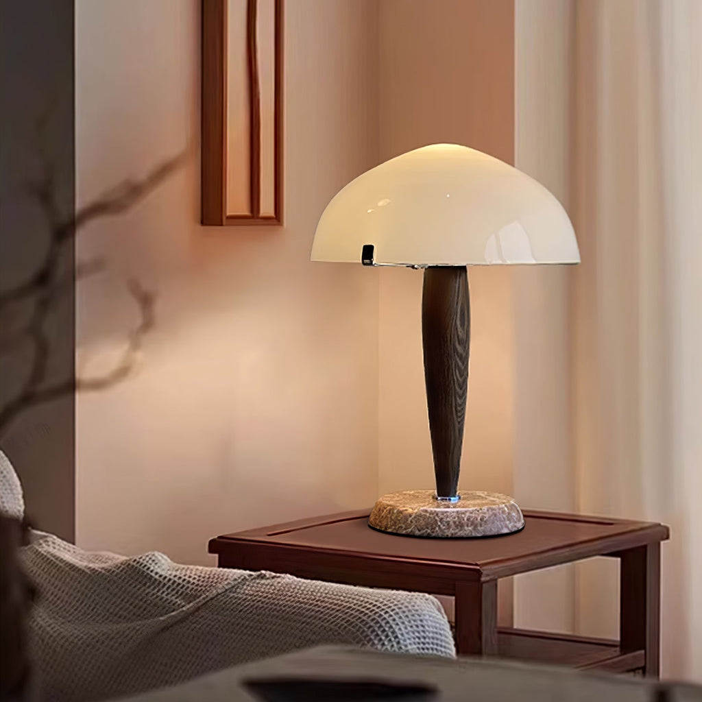 Lampa stołowa Quillhaven inspirowana literaturą, artystyczne oświetlenie