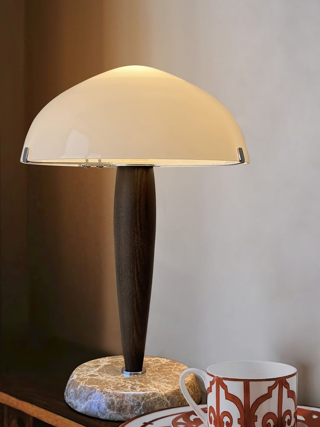 Lampa stołowa Quillhaven inspirowana literaturą, artystyczne oświetlenie