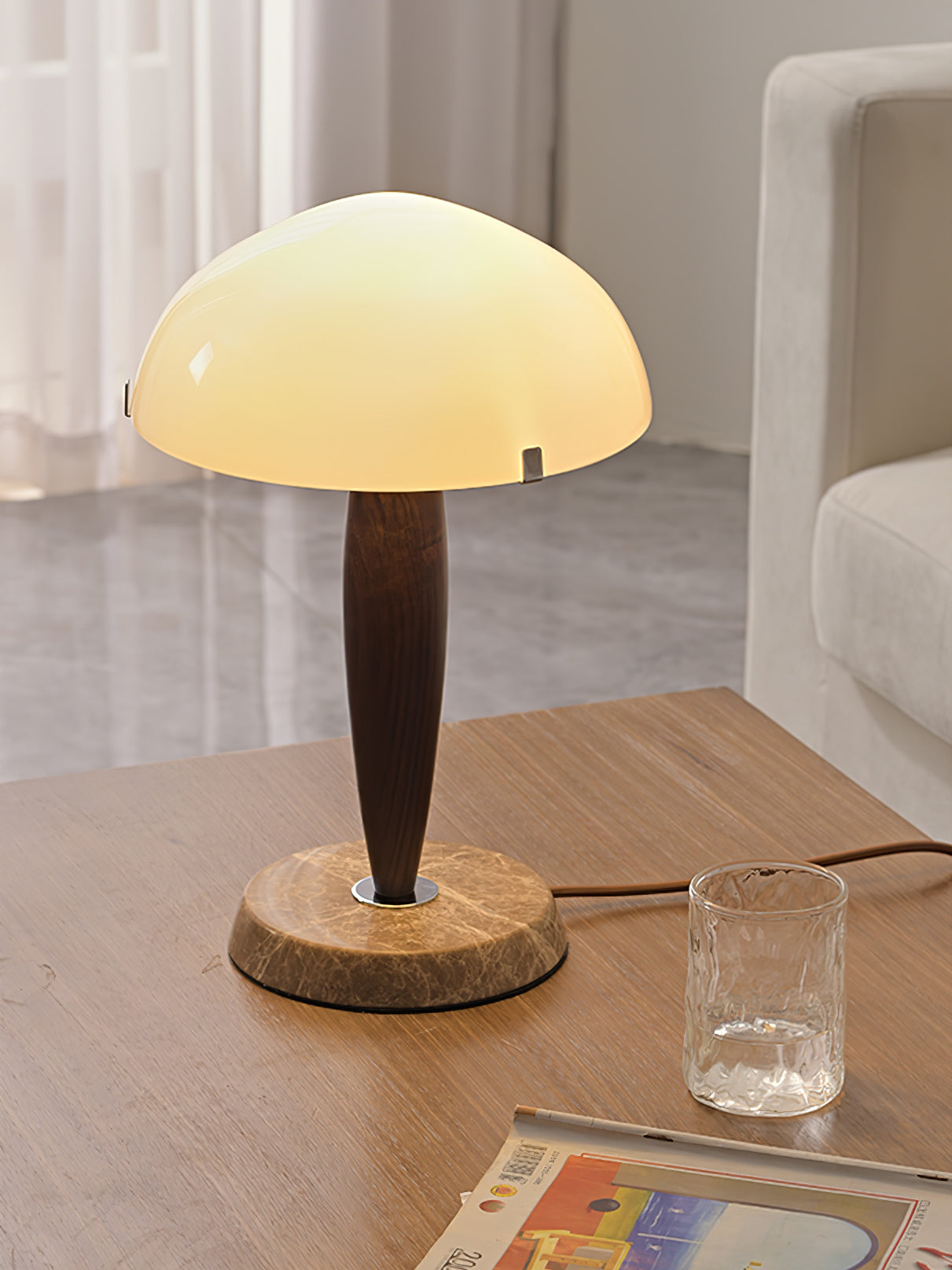 Lampa stołowa Quillhaven inspirowana literaturą, artystyczne oświetlenie
