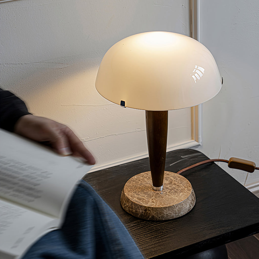 Lampa stołowa Quillhaven inspirowana literaturą, artystyczne oświetlenie