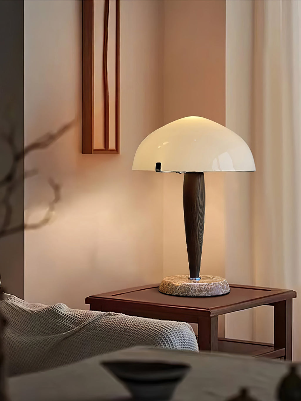 Lampa stołowa Quillhaven inspirowana literaturą, artystyczne oświetlenie