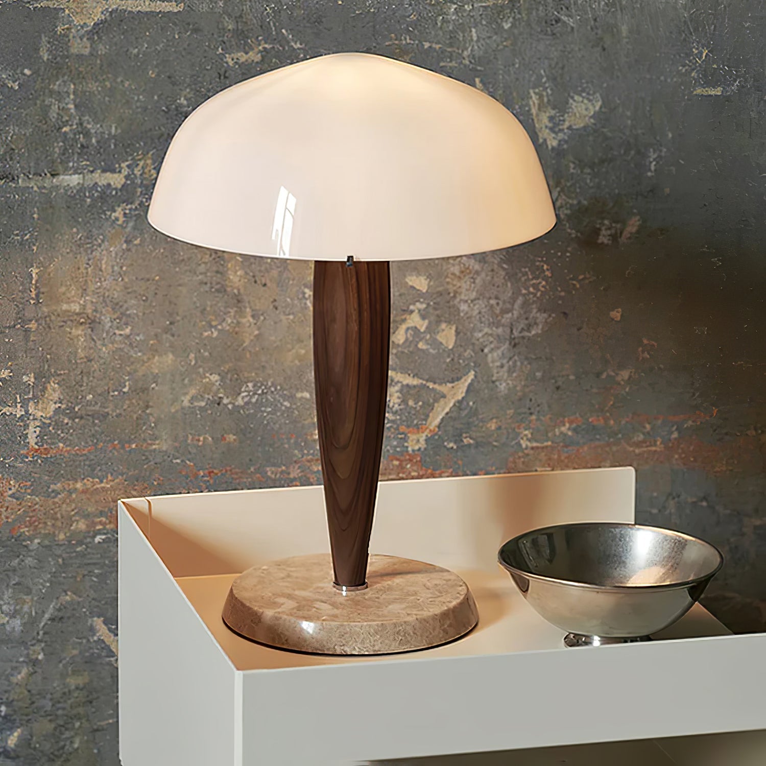 Lampa stołowa Quillhaven inspirowana literaturą, artystyczne oświetlenie