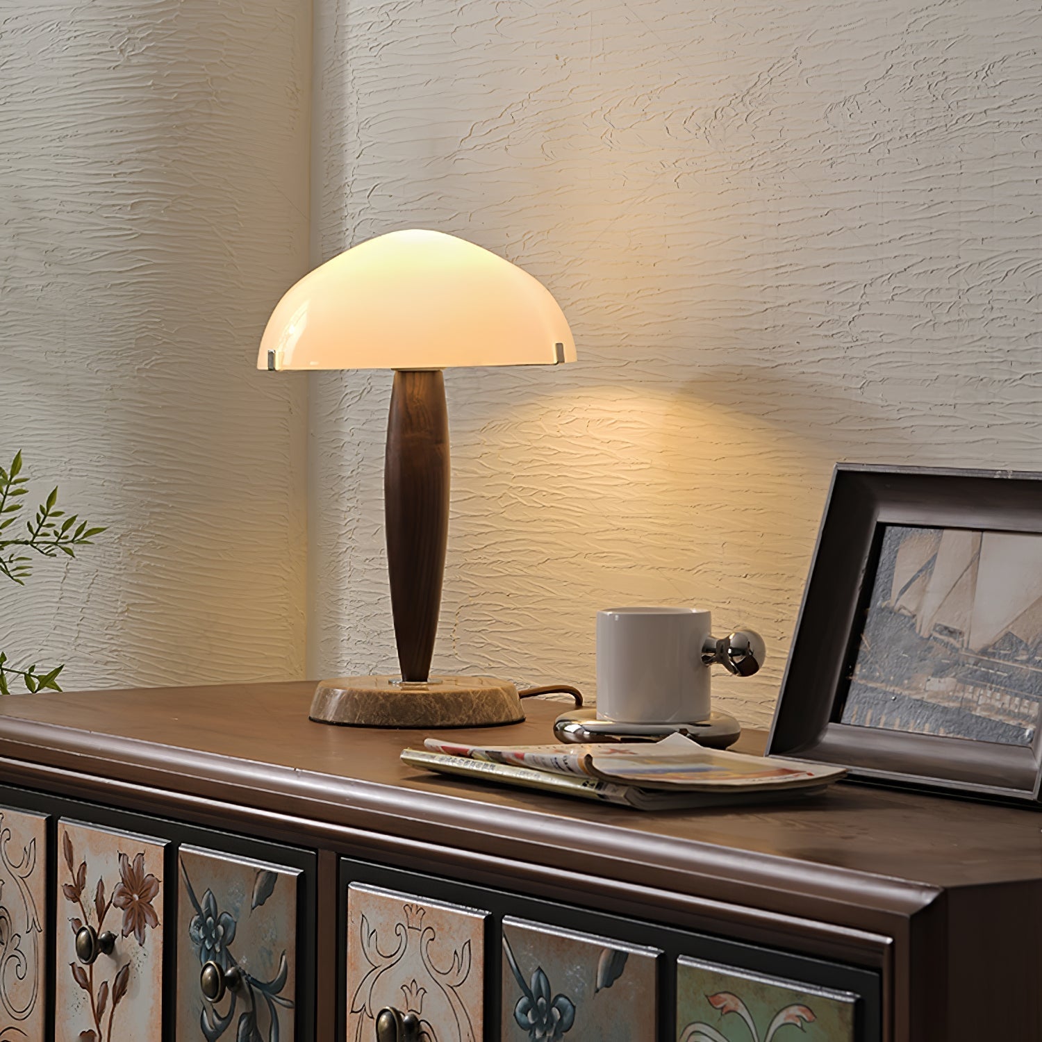 Lampa stołowa Quillhaven inspirowana literaturą, artystyczne oświetlenie