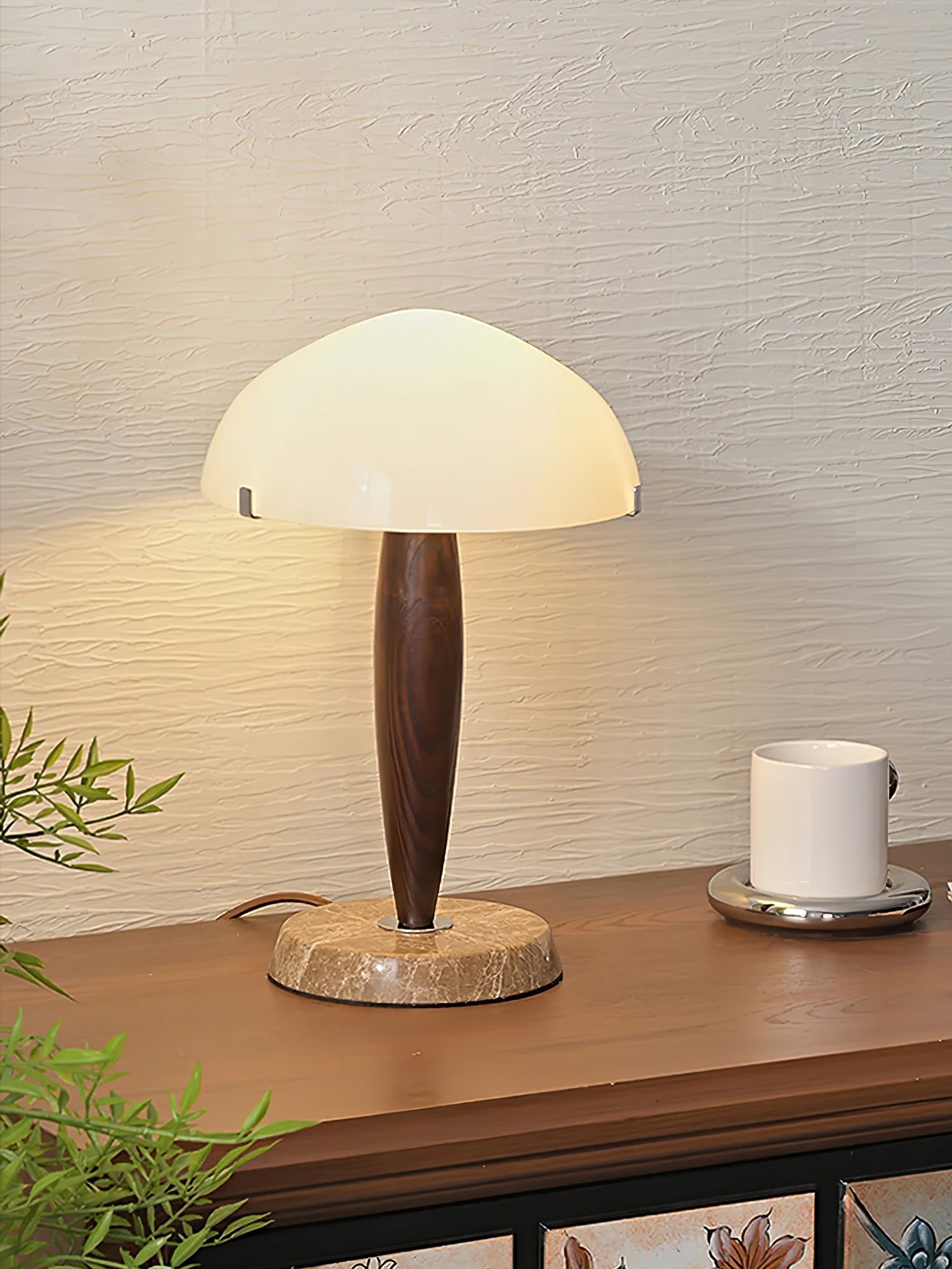 Lampa stołowa Quillhaven inspirowana literaturą, artystyczne oświetlenie
